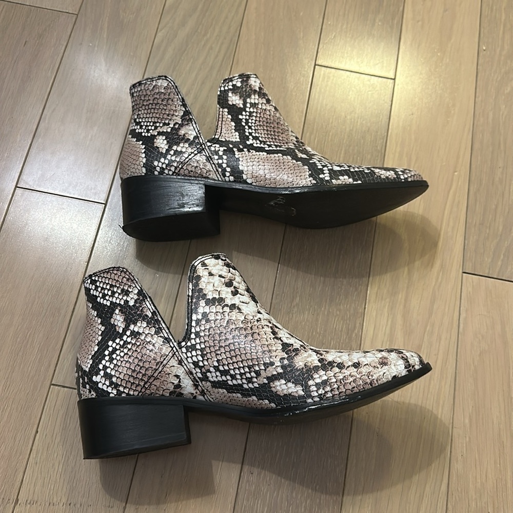 KAANAS Como Open Ankle Booties - Picture 8 of 13